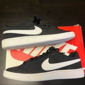 Nike Court Royale Womens size 6 shoes